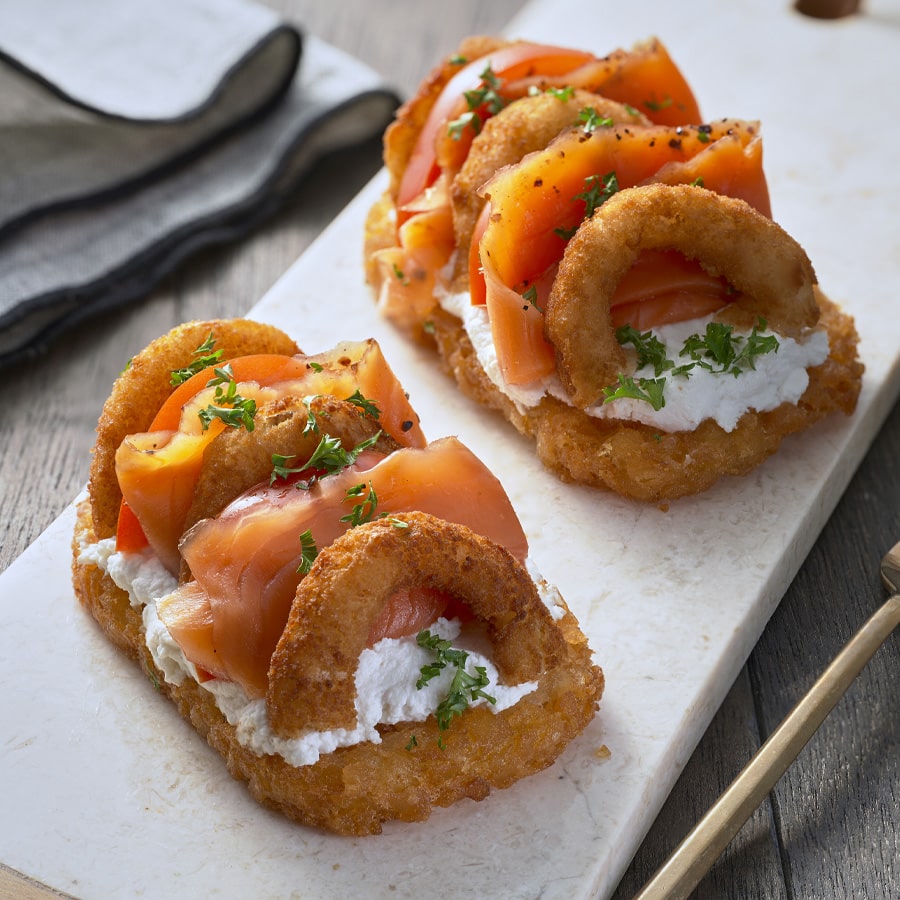 ONION RINGS SALMON TARTINE